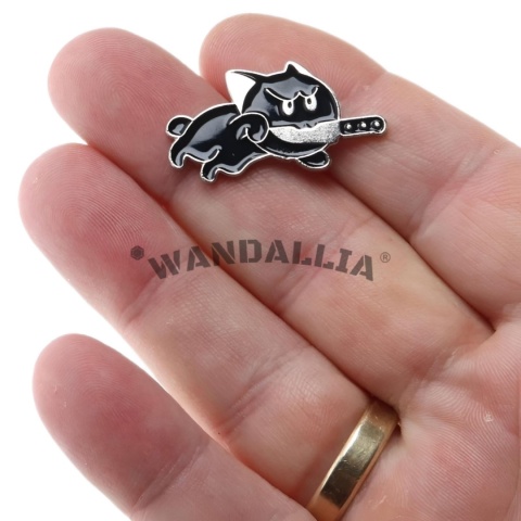 WANDALLIA Pin Przypinka Czarny Kot Ninja z Nożem Assassin Emaliowana WANDALLIA Pin Przypinka Czarny Kot Ninja z Nożem Assassin Emaliowana